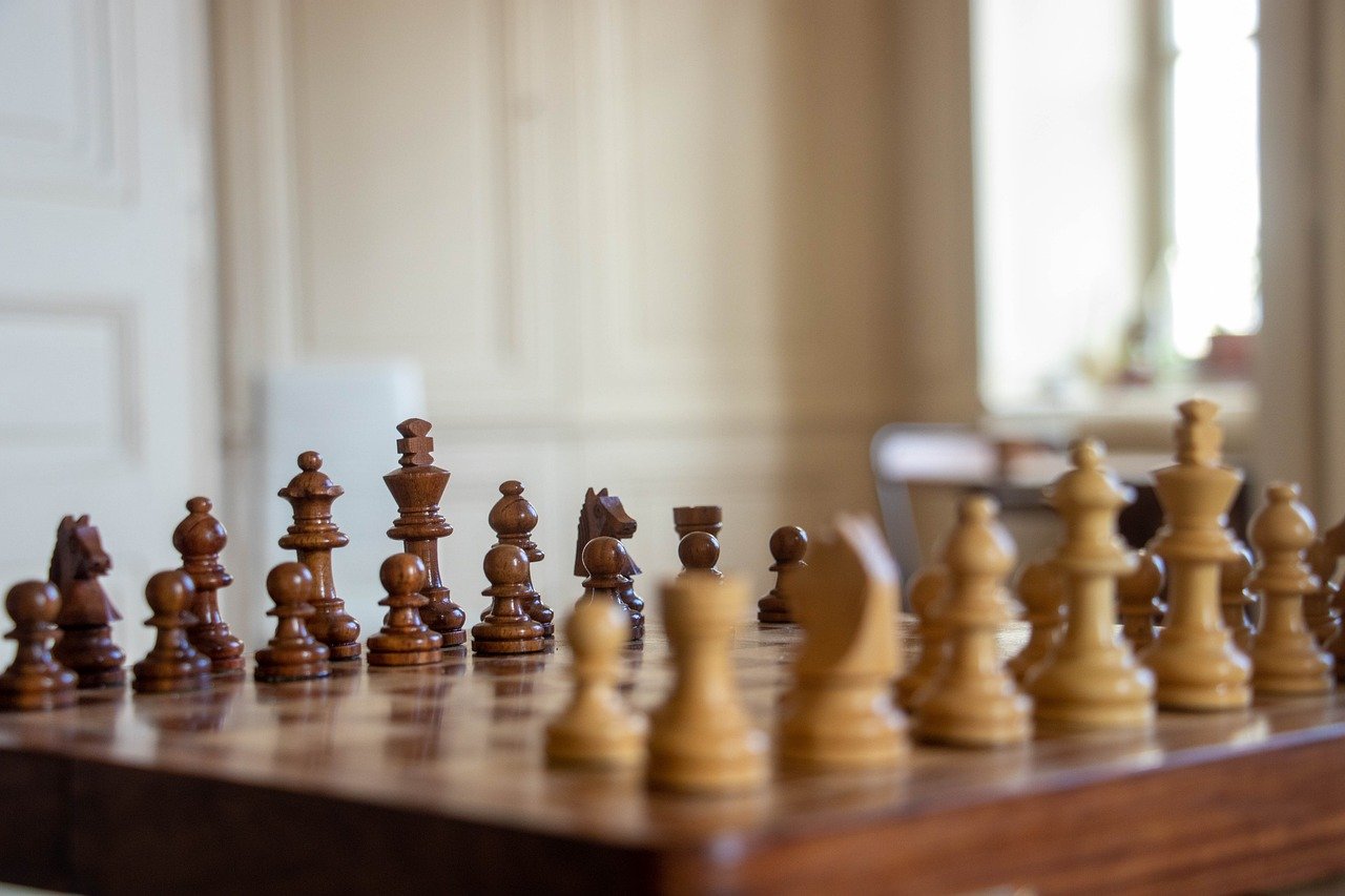 Tablero de ajedrez, con piezas ordenadas